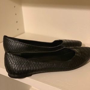 Dolce Vita Shoes - Black snake embossed dolce vita flats Dolce Vita Shoes - Black snake embossed dolce vita flats